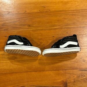 Very Good Condition Vans Infant prewalkers sz 4